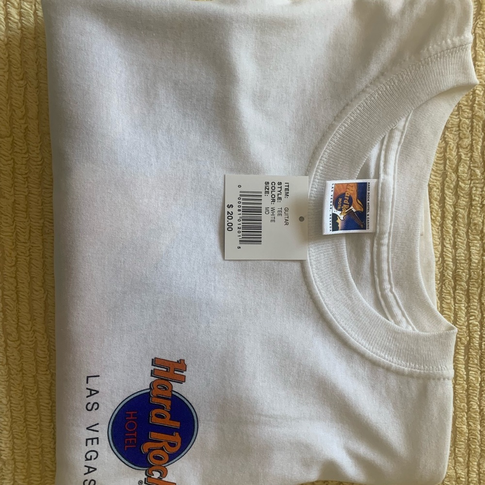 NWT never worn Hard Rock t-shirt.